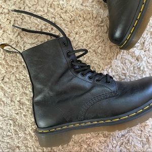 Dr. Martens 1460 Black Smooth Virginia Leather